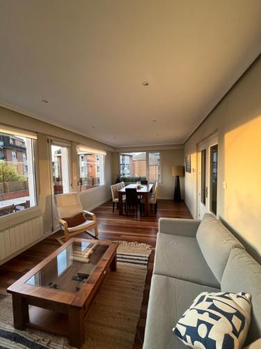 Khu vực ghế ngồi tại "Amaluz Ocean Villa" Bilbao Beach para familias y grupos de amigos