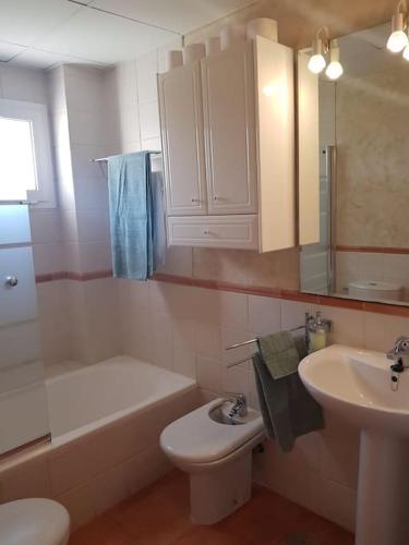 Magnífico Apartamento con jardin y vistas en Novo Sancti Petri