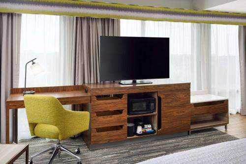 Hampton Inn Towson Downtown Image