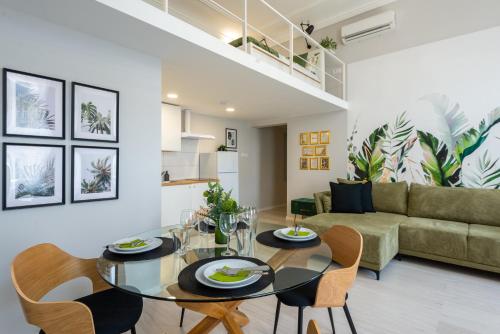 Budapest Holidays Chic