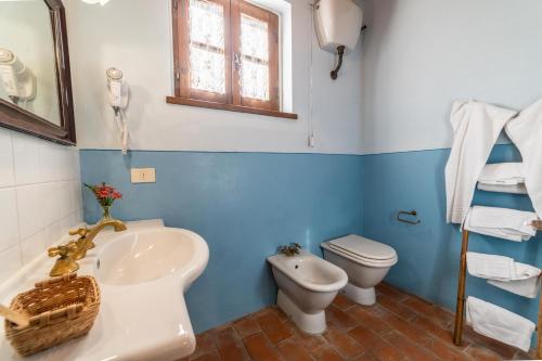 Koupelna v ubytování Il Querciolo - Azienda biologica, Agriturismo e Cantina
