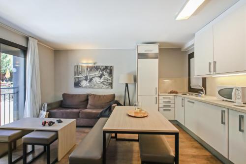  Pierre & Vacances Andorra Bordes d’Envalira -  Room  picture :    Hairdryer    Iron    Kitchenette                            