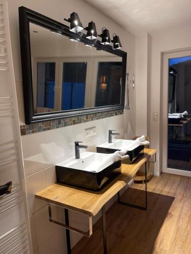 Un baño de Eifelsuiten - Suiten mit Sauna, Kamin und Balkon in der Vulkaneifel - Kerpen Loogh