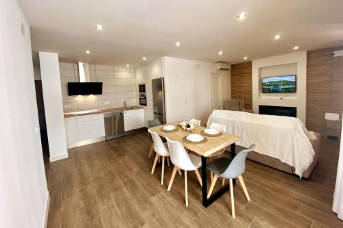 Fernando de Magallanes 15, Bajo en segunda línea de playa