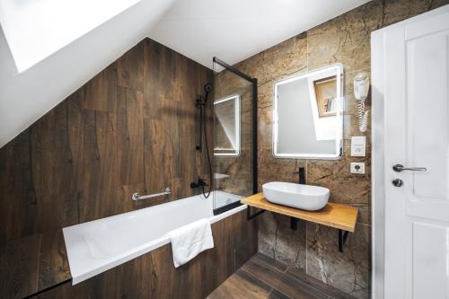 Koupelna v ubytování Hotel U Leva
