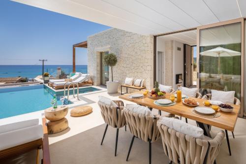 Πισίνα στο ή κοντά στο Sun n Salt Private Villas