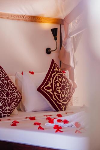 Sunshine Bay Hotel Zanzibarにあるベッド