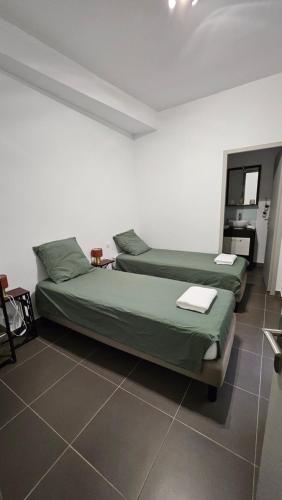 Llit o llits en una habitació de Le patio St Étienne - Hypercentre - Parking