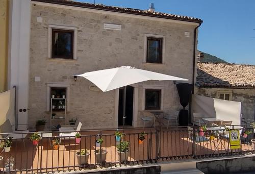 Gallery image of Casa di Carmine 1915 - Solo Adulti in Gamberale