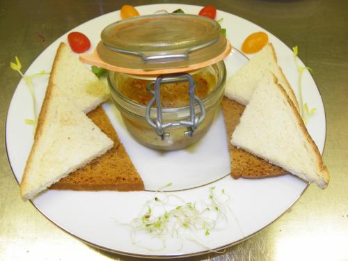 Makanan di atau berdekatan hotel