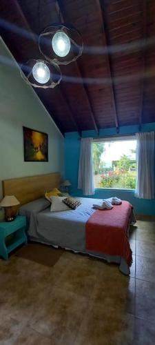 a bedroom with a large bed and a window at Cabaña Liebe Inge in San Carlos de Bariloche