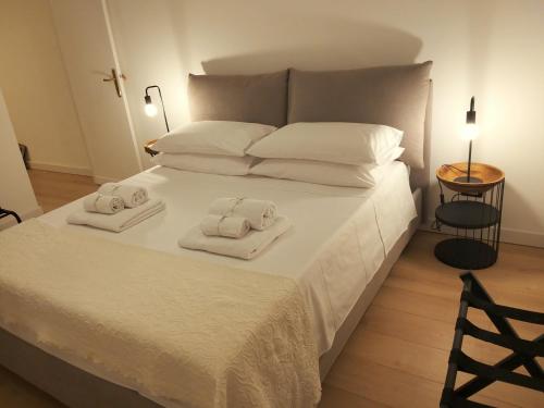 a large white bed with two towels on it at La Porta dei Mori in Palermo