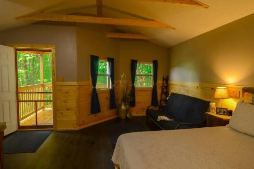 Gallery image of Foxtail Orchards - The Fox Den in Tazewell