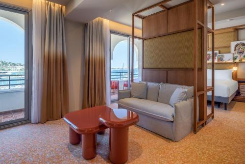 Ruang duduk di Canopy by Hilton Cannes