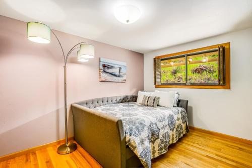 Puget Sound Sanctuary Partial Homeにあるベッド