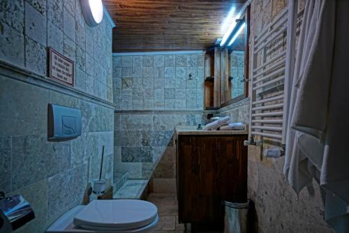 Un baño de Holiday Cave Hotel