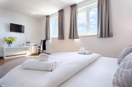 Postel nebo postele na pokoji v ubytování Adriatic Queen Residence