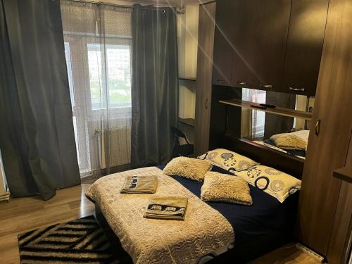 Tempat tidur dalam kamar di Unirii Ultracentral Apartament