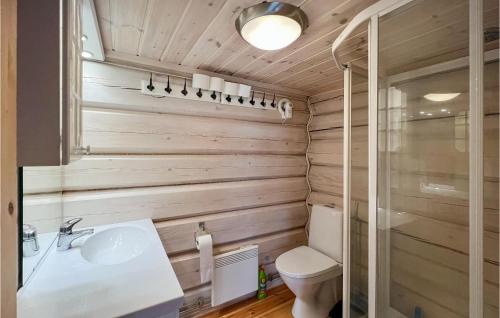 a bathroom with a toilet and a sink at Beautiful Home In Nord-torpa With House A Mountain View in Nord Torpa