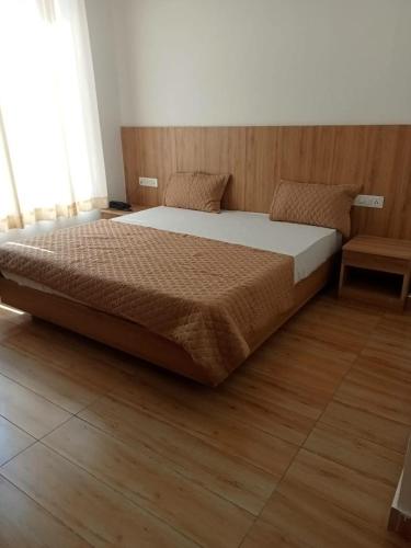 Кровать или кровати в номере INDERPRASTH HOTEL