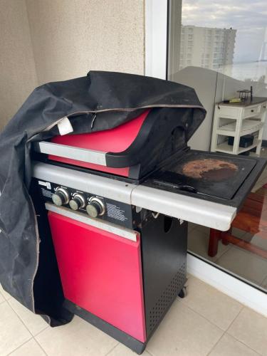 a toaster oven with a cover on top of it at Papudo Laguna Un Lugar Privilegiado in Papudo