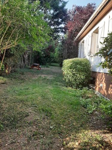 Κήπος έξω από το Maison confort et repos