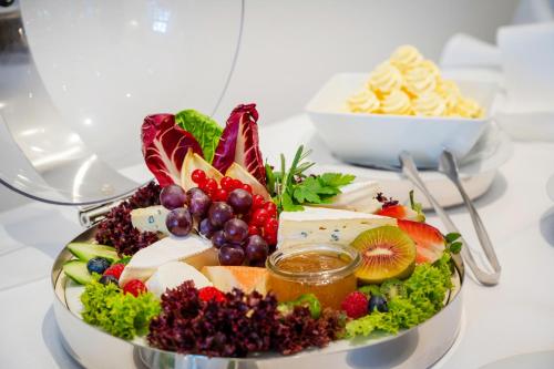 Makanan di atau berdekatan hotel