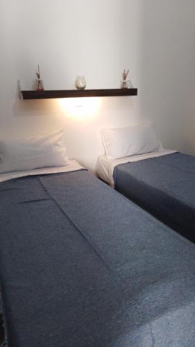 two beds sitting next to each other in a room at LO DE CHUCHO in Don Torcuato