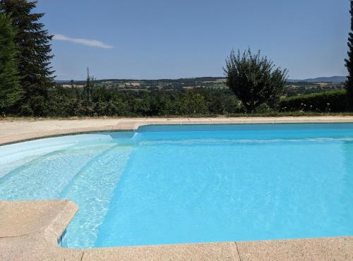 Bazén v ubytování Clos du Château - Large House with Private Pool and Valley View nebo v jeho okolí