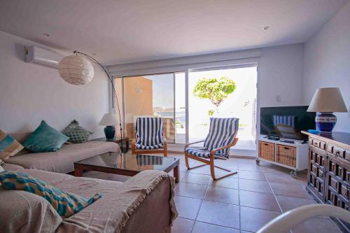 Posezení v ubytování Inmovecos Bungalow en 1 línea de playa Sol12