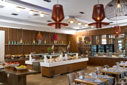 Makanan di atau berdekatan resort