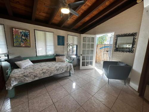 a bedroom with a bed and a chair in it at Guest House - V-land in Haleiwa