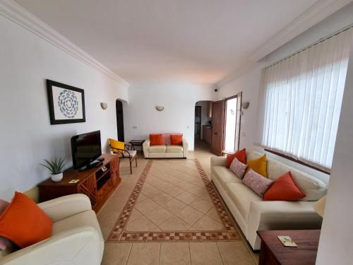 Casa Lagarto heated pool aircon central Playa Blanca