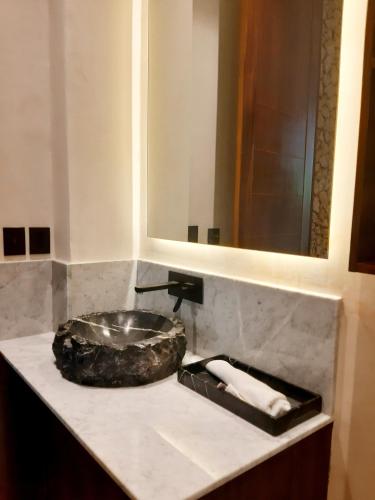a bathroom counter with a sink and a mirror at Casa Boutique Pashá in Mérida