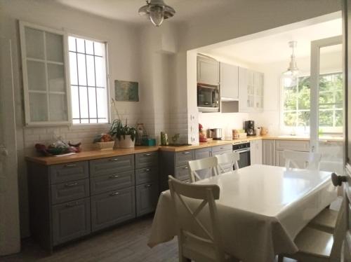 Η κουζίνα ή μικρή κουζίνα στο Chambre privée chez Ourdia