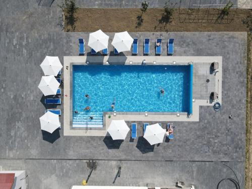 Der Swimmingpool an oder in der Nähe von Вілла Край неба