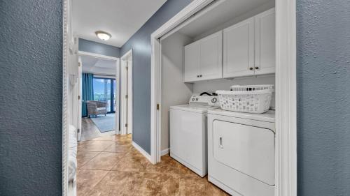 Η κουζίνα ή μικρή κουζίνα στο Aegean 105 - Updated Beach Front Rental on Holiday Isle