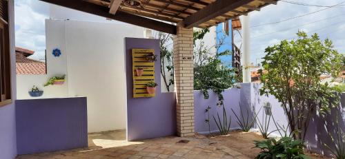 a house with a purple door and a fence at Casa Grande in Galinhos