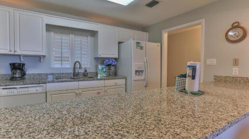 Aegean 210 - Updated 2 Bedroom 2 Bath at the Aegean photo 13