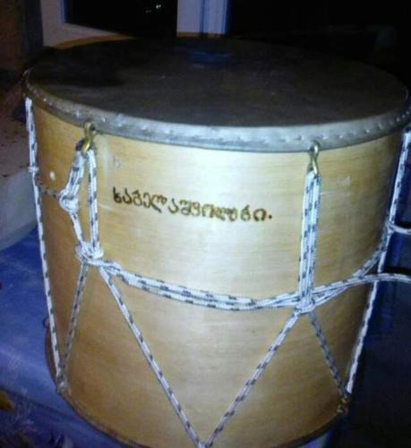 a wooden drum with a rope around it at Hotel Voisa/სასტუმრო ვოისა in Batumi
