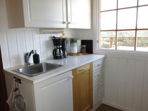 Dapur atau dapur kecil di Holiday Home Utsikt by Interhome