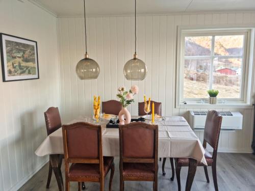 een eetkamer met een tafel en stoelen bij Holiday Home Furuholmen - FJS293 by Interhome in Lavik