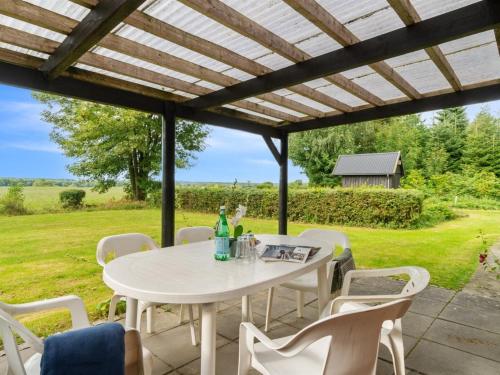 Zahrada ubytování Holiday Home Thana - 8km from the sea by Interhome