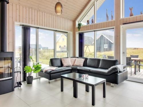 Area tempat duduk di Holiday Home Othinkarl - 100m from the sea in NW Jutland by Interhome
