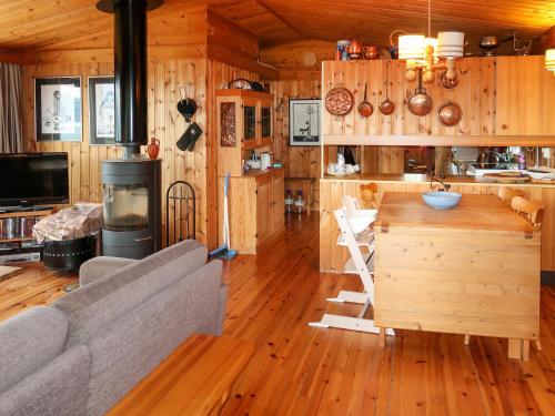 Kuchyň nebo kuchyňský kout v ubytování Chalet Trefall by Interhome