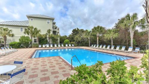 Playa Blanca - Steps to the beach Sleeps 14 has community pool photo 5