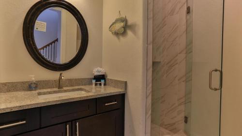 Playa Blanca - Steps to the beach Sleeps 14 has community pool photo 17