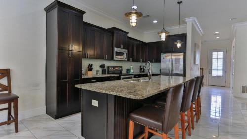 Playa Blanca - Steps to the beach Sleeps 14 has community pool photo 19