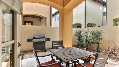 Playa Blanca - Steps to the beach Sleeps 14 has community pool photo 25