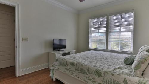 Playa Blanca - Steps to the beach Sleeps 14 has community pool photo 26